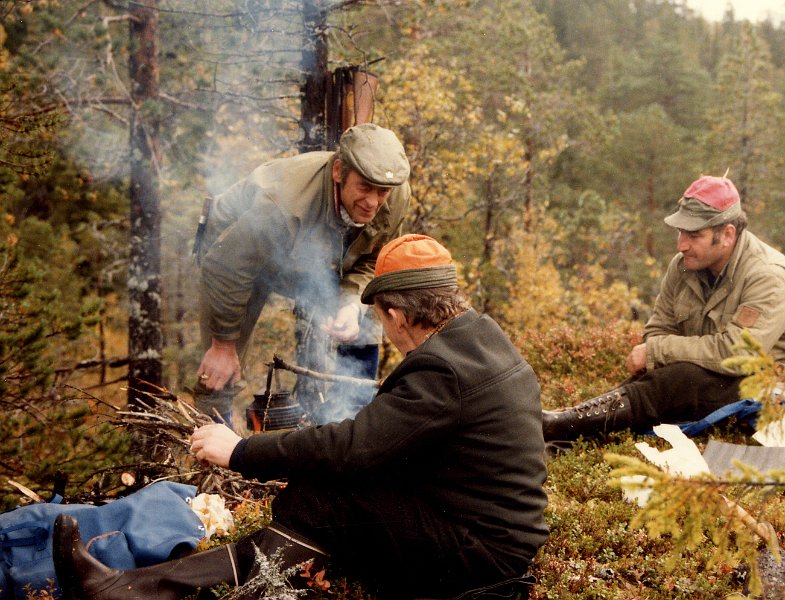 1985 Gunnar Arvid Kaare.jpg - Kaffekog på Kattjønnmyra 25.09.1985
